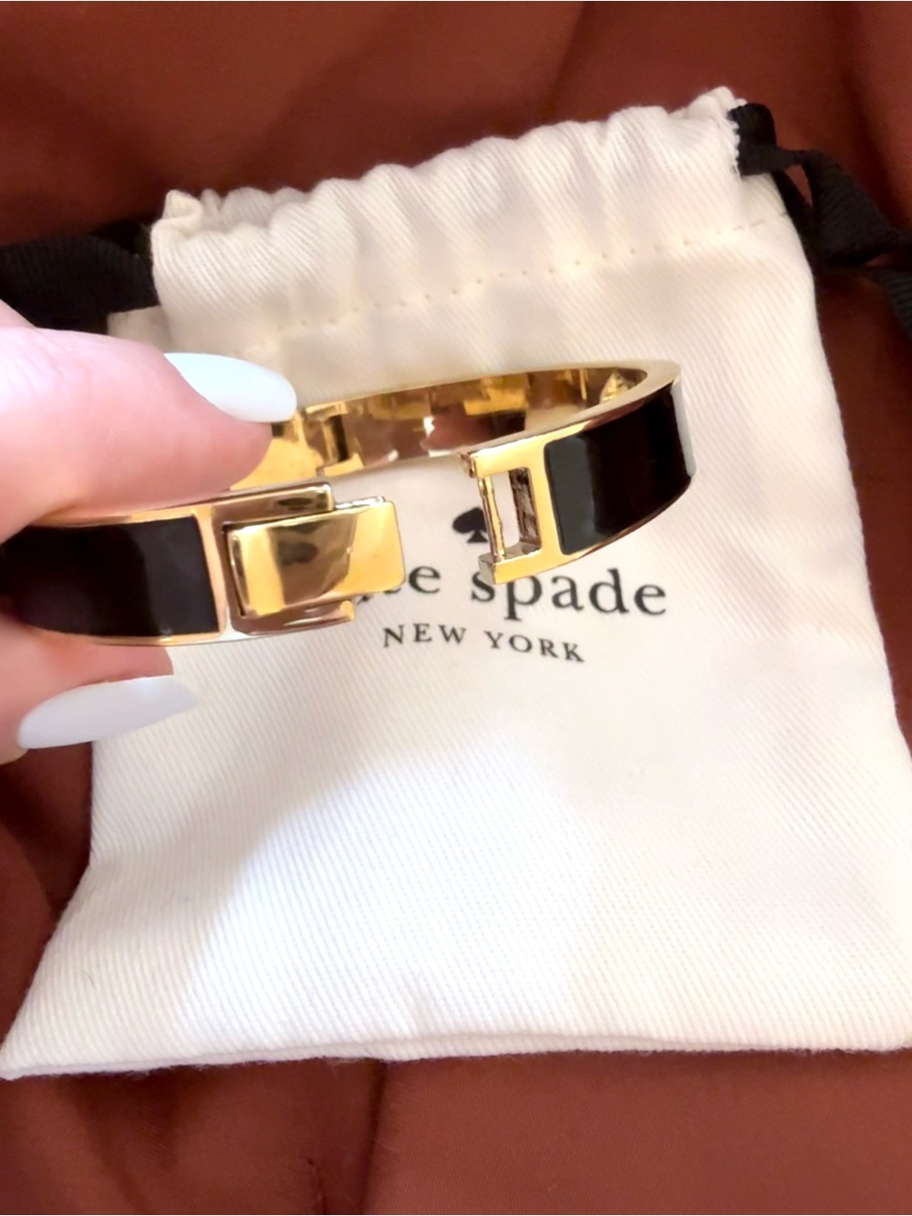 Kate Spade New York NWOT Black & Gold Hinged Bangle - Picture 3 of 5